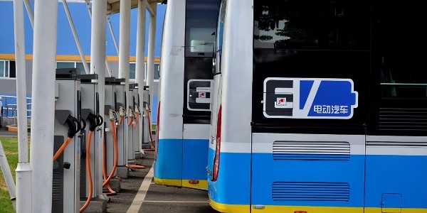 六部門:加快發(fā)展電動乘用車 穩(wěn)步推進公交車電動化替代